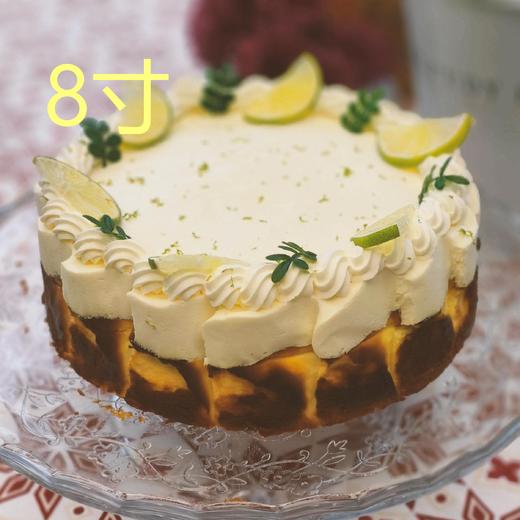 【甜久荟 青柠慕斯巴斯克芝士蛋糕】 青柠汁慕斯化解了芝士的厚重 一丝丝的青柠皮更是像在舌尖起舞 一口轻盈一口绵密 搭配着巴斯克蛋糕特有的焦香 惊艳了味蕾 下午茶甜品或生日蛋糕颜值高级 商品图9