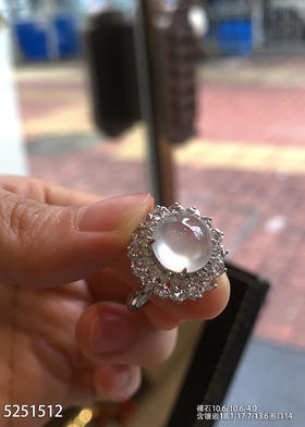 5251512，蛋面戒指。具体价格微信咨询