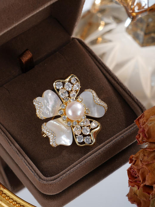 子佩集【荣光映蕊】珍珠惜王妃胸针【XXXZ240】9mm珠镀金贝母花朵2601 商品图3