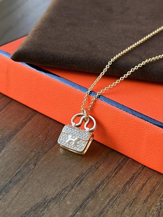 独家对版CNC数控精雕 精工高定 Hermes爱马仕康康包项链 各大明星同款的爱马仕包包项链 一眼爱上毫无抵抗力 完美珠宝工艺 奢华满钻真的爆闪！！！ 富家千金即视感！玫瑰金配色、女人味十足！超显白！ 商品图4