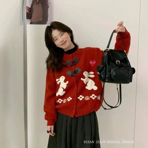 F011262甜美学院感红色兔子牛角扣针织开衫 商品图2