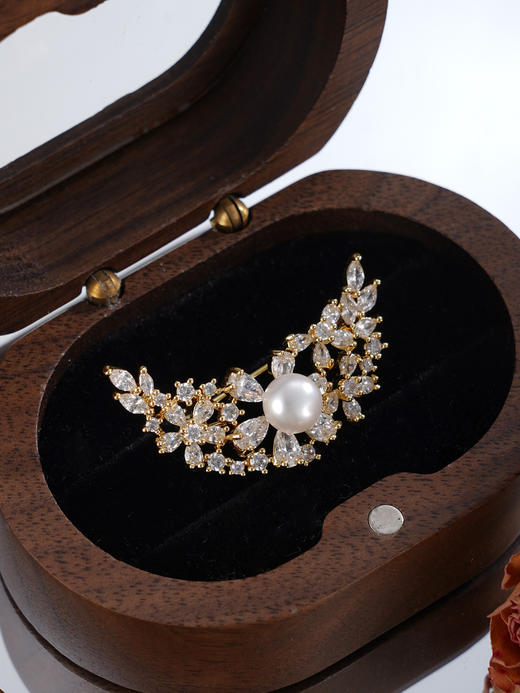 子佩集【芳华灼色】珍珠惜王妃胸针【XXXZ239】6.5mm珠镀金弧形2601 商品图2