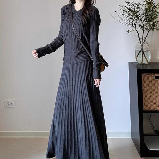 2026新款来袭！！ 气质凛冬 一套搞定【梦惠妮 法式针织长裙套装】收腰设计 新颖版型 显瘦百搭 告别穿搭烦恼 百褶长裙 针织衫 时尚套装 显身材#M663 商品图6