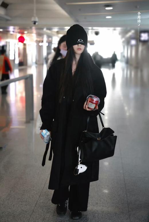 一店k （老渠道！新年🧨战包!！）爱惨了这种松松垮垮的感觉！实在拒绝不了一点的高级感手袋！这颜值直接出圈！颜值又高又实用，这不费吹灰之力的松弛感，一秒出片！巴黎公文包 真的就是掌管松弛感的神 商品图10