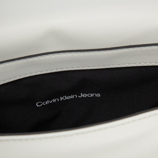 196808564216 卡尔文克雷恩Calvin Klein CK女包时尚小众休闲通勤金属字母翻盖链条斜挎小方包枕头包礼物 商品图3