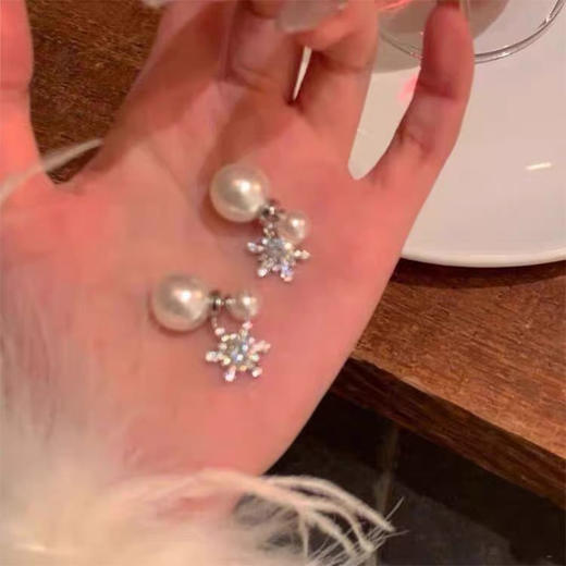 「冬日初雪」氛围感满钻雪花925银珍珠耳环银针耳环-纪念日百货门店同款168197741 商品图2