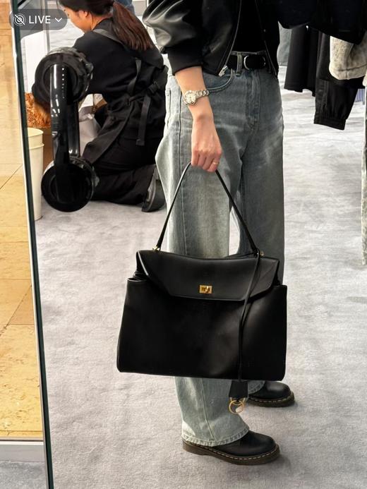 一店k （老渠道！新年🧨战包!！）爱惨了这种松松垮垮的感觉！实在拒绝不了一点的高级感手袋！这颜值直接出圈！颜值又高又实用，这不费吹灰之力的松弛感，一秒出片！巴黎公文包 真的就是掌管松弛感的神 商品图7