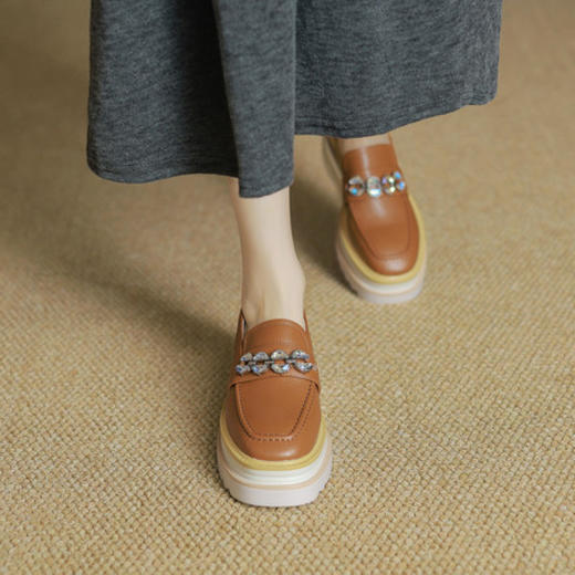 [预售5天]英伦风厚底松糕鞋女百搭真皮米白色坡跟高跟乐福单鞋ZMXY&ZM2594-1 商品图2