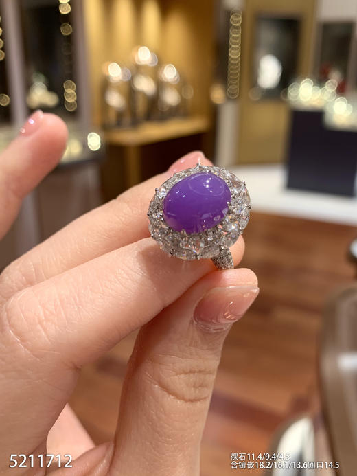 5211712，紫罗兰蛋面戒指。具体价格微信咨询 商品图0
