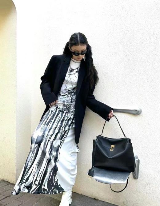 一店k （老渠道！新年🧨战包!！）爱惨了这种松松垮垮的感觉！实在拒绝不了一点的高级感手袋！这颜值直接出圈！颜值又高又实用，这不费吹灰之力的松弛感，一秒出片！巴黎公文包 真的就是掌管松弛感的神 商品图1