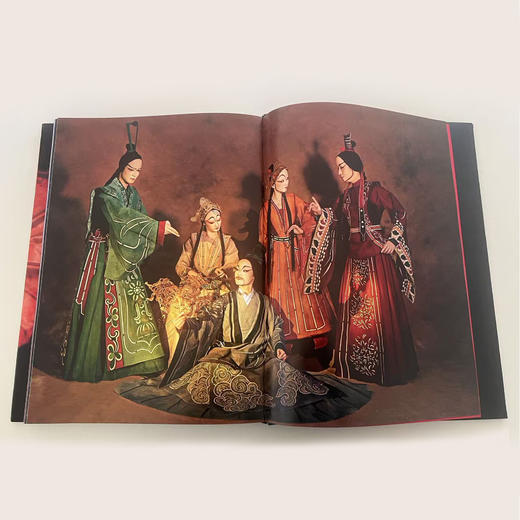 新书发售《戏剧形色—舞台服装设计作品集》崔晓东 著 商品图2