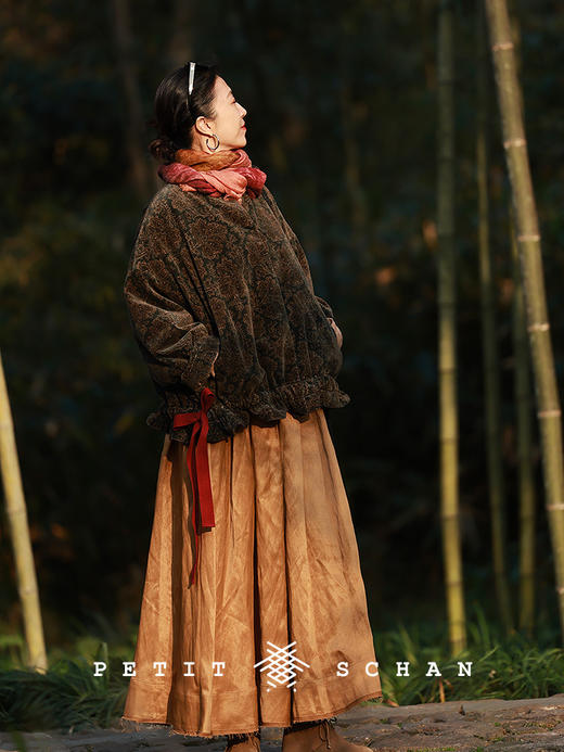 Petit Schan小闪 CLO#1021 Poetic Bloom 诗情花意 进口平绒印花3M黑科技高效暖绒佩斯利印花新中式棉服 商品图3