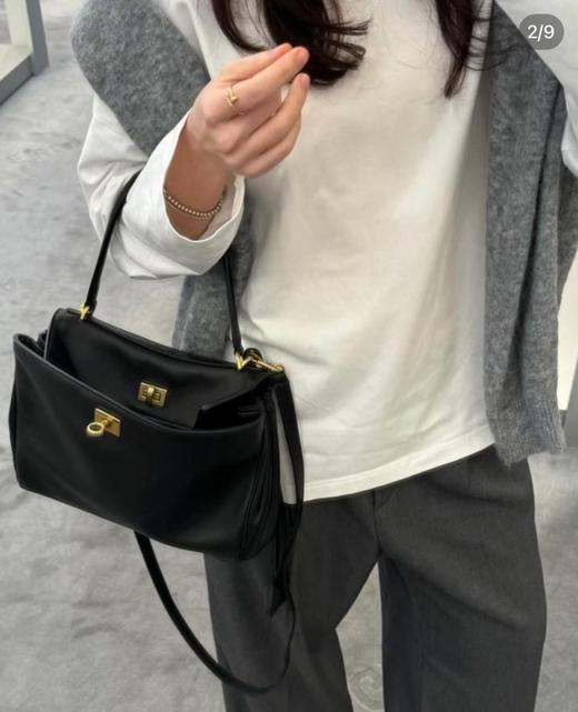 一店k （老渠道！新年🧨战包!！）爱惨了这种松松垮垮的感觉！实在拒绝不了一点的高级感手袋！这颜值直接出圈！颜值又高又实用，这不费吹灰之力的松弛感，一秒出片！巴黎公文包 真的就是掌管松弛感的神 商品图2