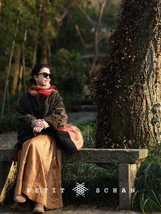 Petit Schan小闪 CLO#1021 Poetic Bloom 诗情花意 进口平绒印花3M黑科技高效暖绒佩斯利印花新中式棉服 商品图4