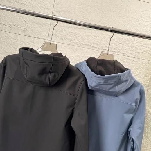 F011221软壳加绒冲锋衣情侣款防水防风休闲连帽内里加绒加厚外套 商品图4