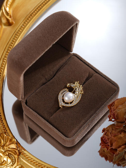 子佩集【骏耀长歌】珍珠惜王妃胸针【XXXZ245】7.5mm珠镀金马2601 商品图2