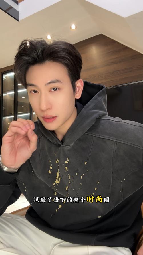 F7287SDSA男士秋冬新款痞帅男装潮牌高街渐变割破设计连帽卫衣宽松百搭 商品图0