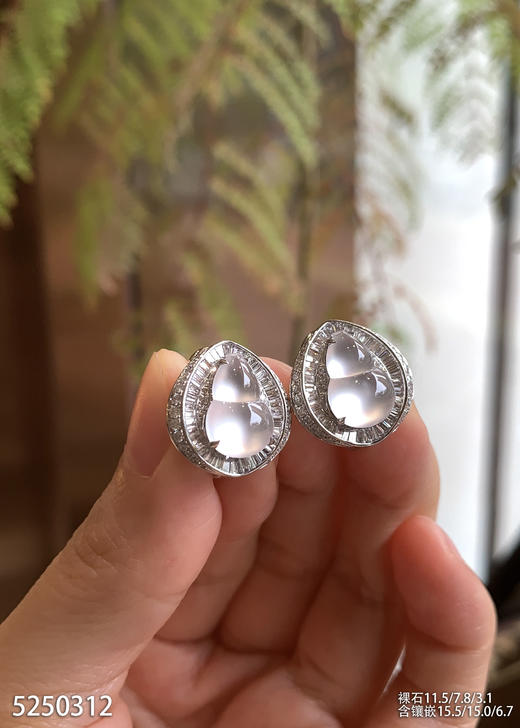 5250312，葫芦耳钉。具体价格微信咨询 商品图1