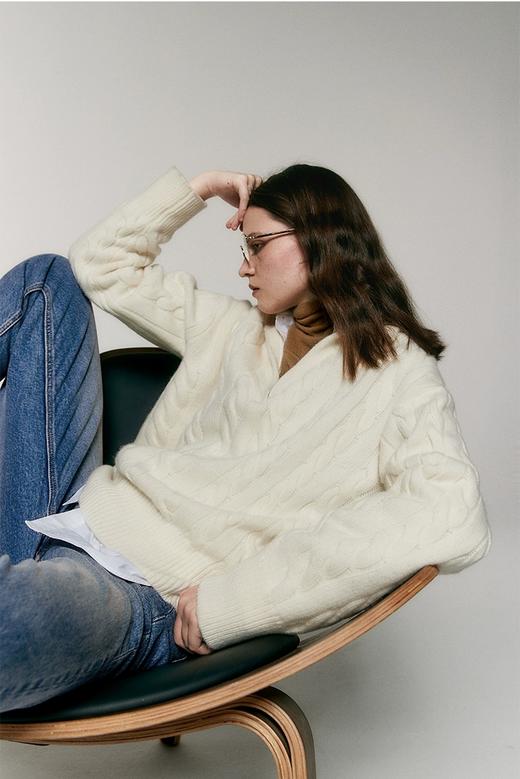 复古高克重90羊毛10羊绒法式大V领拧花棒针可叠穿毛衣 商品图9