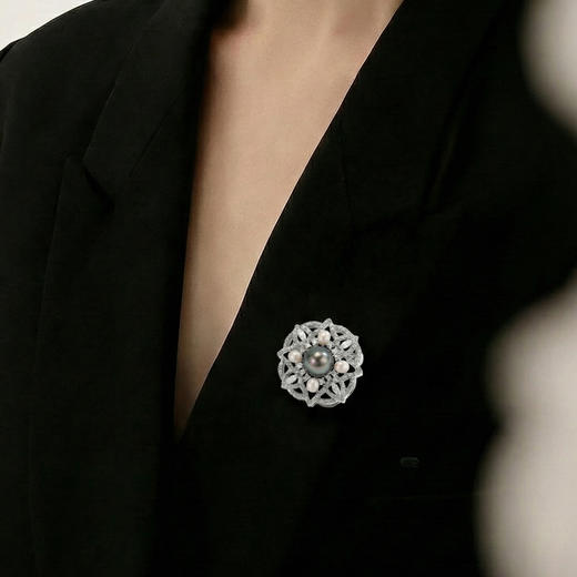 “莲花拥墨”大溪地珍珠胸针 商品图3