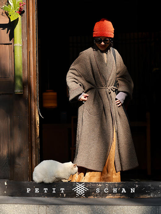 Petit Schan小闪 CLO#1019 Keep it low-key 无需声张 进口美利奴羊毛混纺贝壳绣浴袍式腰带针织长大衣 商品图4