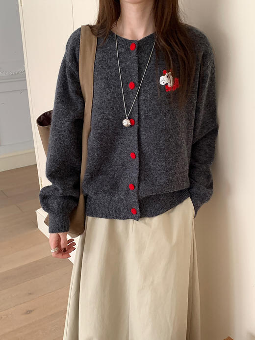 新年红小马刺绣圆领毛衣开衫 秋冬韩版红扣毛衣外套 商品图12