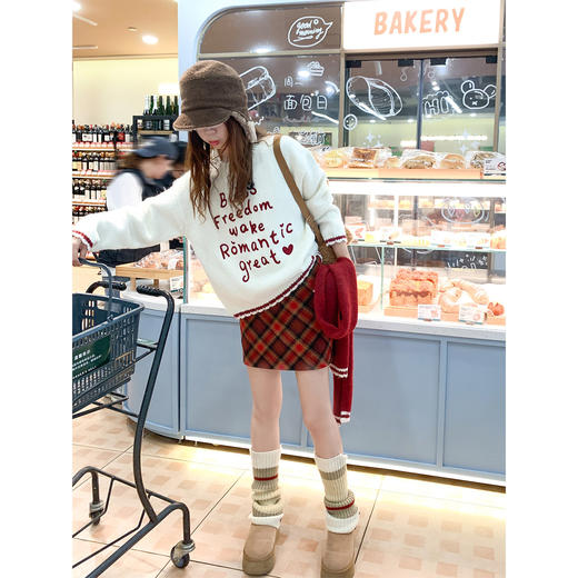 <曾小咸推荐>3.9现货秒杀 ！微信超特价！字母刺绣毛衣 日常219.99 立减100 秒杀119.99！！撞色围巾  秒杀39.99！！ 商品图1