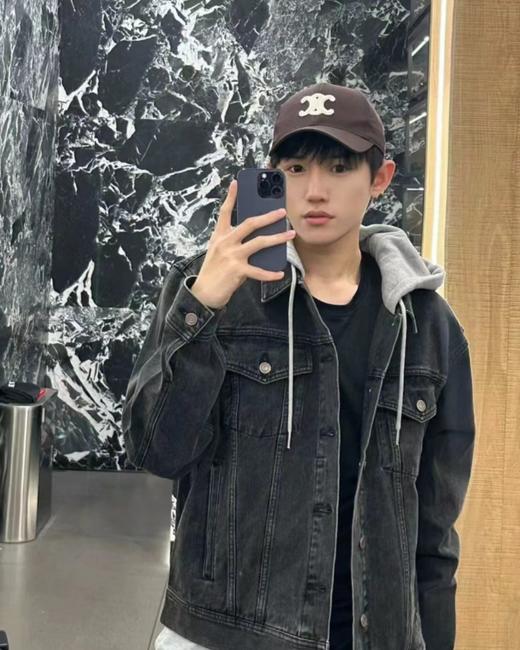 F011218新款假两件拼接连帽印花牛仔外套男女同款 商品图4