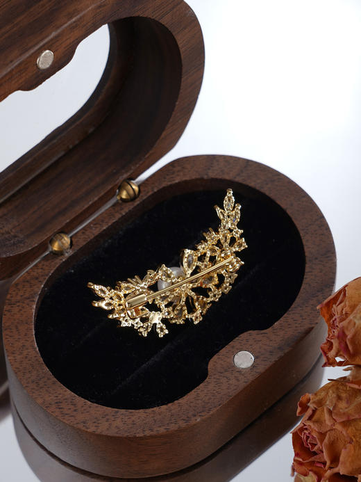 子佩集【芳华灼色】珍珠惜王妃胸针【XXXZ239】6.5mm珠镀金弧形2601 商品图5