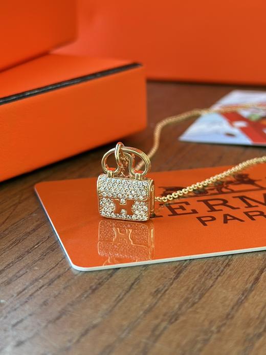 独家对版CNC数控精雕 精工高定 Hermes爱马仕康康包项链 各大明星同款的爱马仕包包项链 一眼爱上毫无抵抗力 完美珠宝工艺 奢华满钻真的爆闪！！！ 富家千金即视感！玫瑰金配色、女人味十足！超显白！ 商品图2