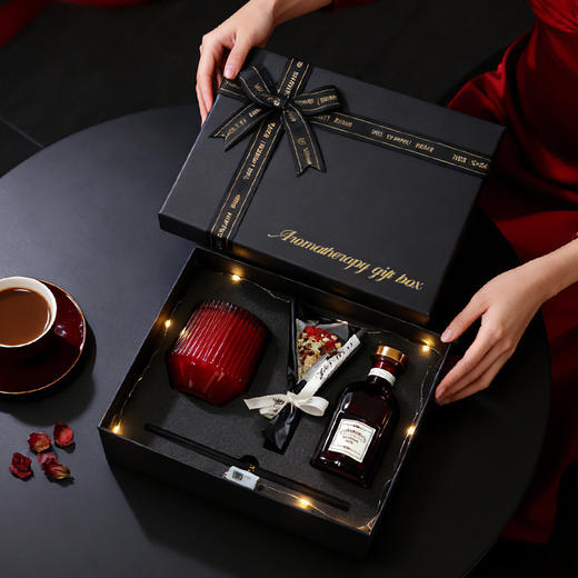 【香薰蜡烛礼盒套装】高级感手工玫瑰 情人节礼物 送女朋友生日氛围香氛套盒  商品图0