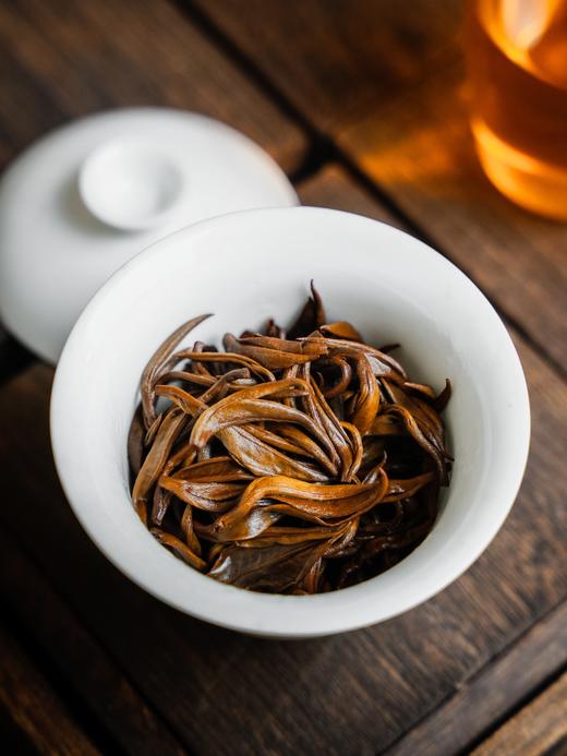 【滇红金螺】2025年特级金螺滇红，很多人喝了就停不下来的一款红茶，比荔枝甜，蜂蜜香，净含量：200克/罐  2罐加赠手提袋 商品图4