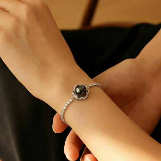 “墨珠花簇”大溪地珍珠手链 商品图0