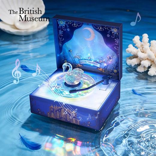 大英博物馆 天鹅贵族游戏棋盘系列 光影律动 白噪音蓝牙音响-波光翎韵 商品图0