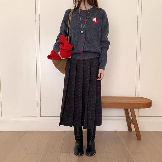 新年红小马刺绣圆领毛衣开衫 秋冬韩版红扣毛衣外套 商品图10