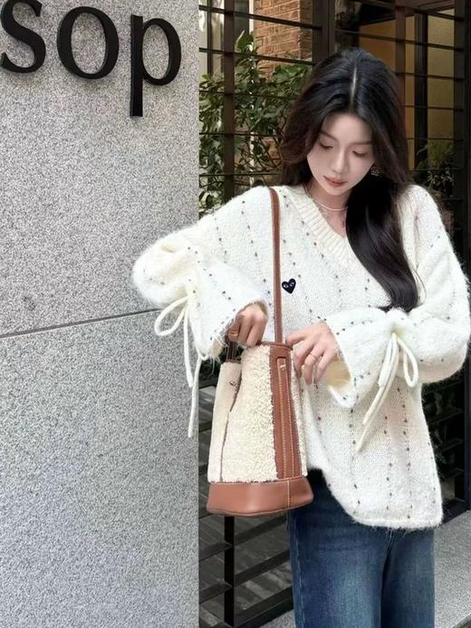 F011268甜美设计感V领喇叭袖亮丝针织衫毛衣 商品图6
