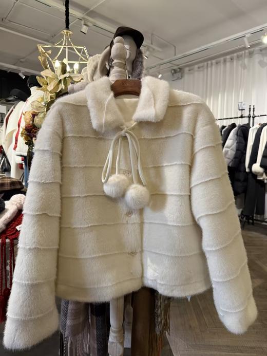 【门店同款】ENJOY冬季“暖冬软糖”翻领糖球系带羽绒外套 168046109 商品图1