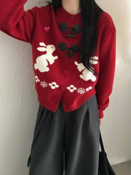 F011262甜美学院感红色兔子牛角扣针织开衫 商品图1