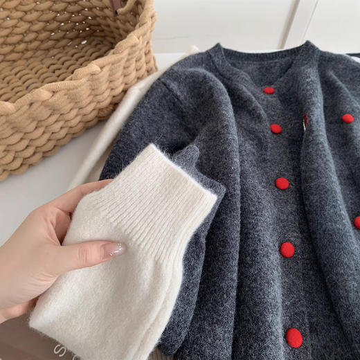 新年红小马刺绣圆领毛衣开衫 秋冬韩版红扣毛衣外套 商品图5