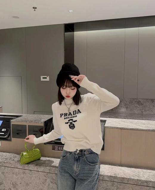 F011214精典三角标提花字母logo大标情侣圆领针织毛衣 商品图8