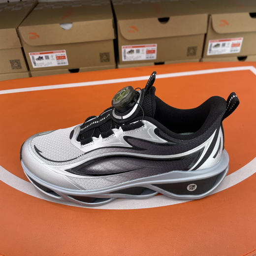 安踏儿童运动鞋2026春新年款男大童BOA旋钮防滑跑步鞋 312615515L 商品图3