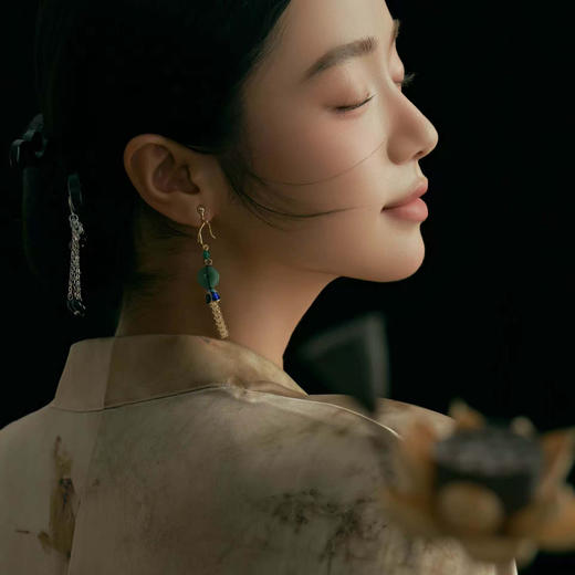 鼎尖大师肖像巡展.重塑肖像（3套服装+3套妆面+2张精修+摆台1个） 商品图9