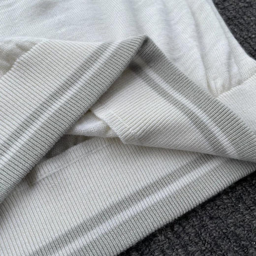 日单男士高尔夫针织毛衣，原本是普利司通出口日本订单，管控问题还没绣标就搞出来了。无logo无领标介意的慎拍 
尺码L XL (L 胸围112，XL 胸围116) 商品图6