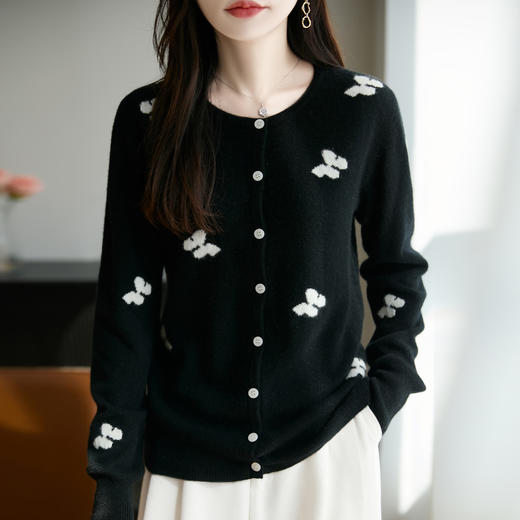 丁摩 气质蝴蝶提花100%纯羊毛开衫女圆领软糯毛衣外套QS-263-90 商品图2