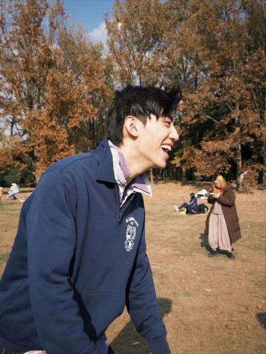 F011249松弛有度日常通勤休闲翻领半拉链小马卫衣 商品图5