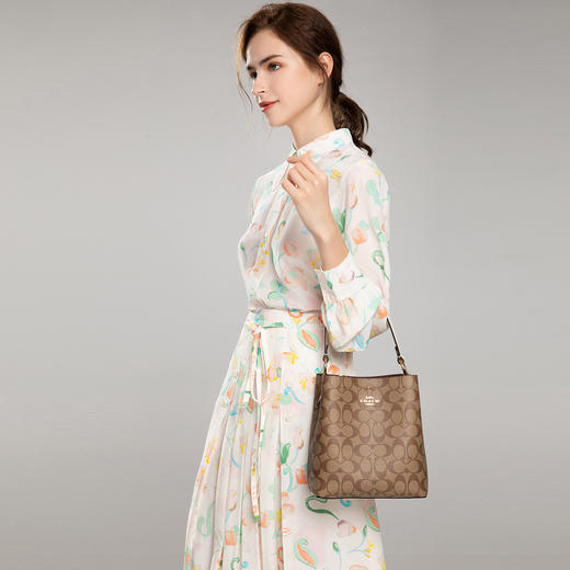 195031089152 COACH 【蔻驰】Town 21小号老花水桶包单肩斜挎包2312【21.5*10.5*22cm】 商品图2