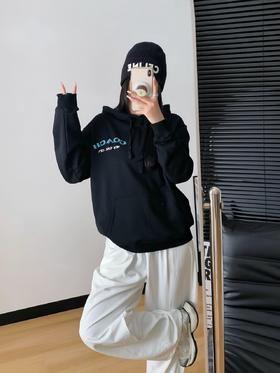 情侣款黑色连帽撞色logo印花长袖卫衣