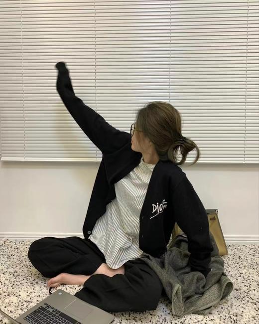 F011217百搭气质胸前刺绣字母针织开衫外套女款 商品图1
