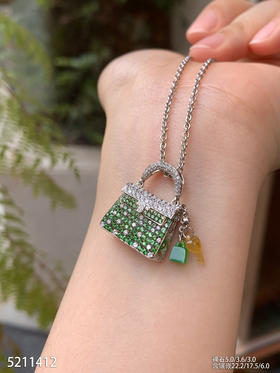 5211412，包包挂坠。具体价格微信咨询