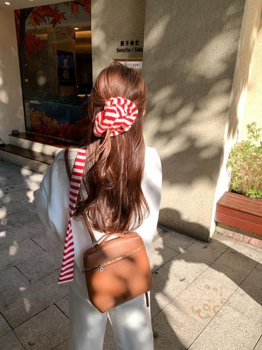 <曾小咸推荐>现货秒杀 ！微信超特价！圣诞树印花加绒卫衣（含围巾） 日常219.99 立减130 秒杀89.99！！ 商品图6